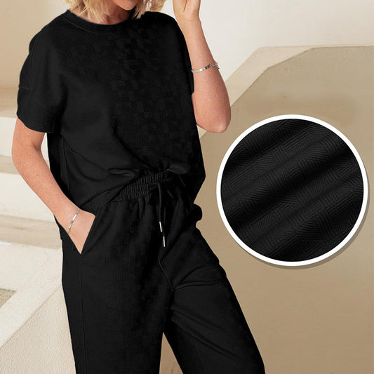 Ofertă limitată🔥 Set pentru femei cu detalii texturate, care include un tricou cu textură bogată și croială lejeră și o pereche de pantaloni cu șnur✨