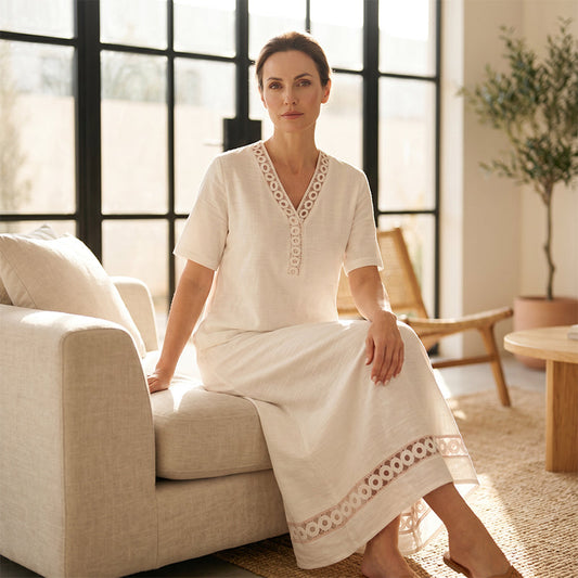 🌸 Rochie Elegantă cu Dantela Aplicată și Decolteu V, Mâneci Scurte, Feminină și Rafinată pentru Vară ✨