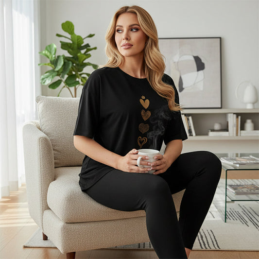 ✨😍 Tricou casual negru cu imprimeu, cu 5 inimioare aurii — croială lejeră, bumbac moale, mărimi de la S la 3XL 💛❤️
